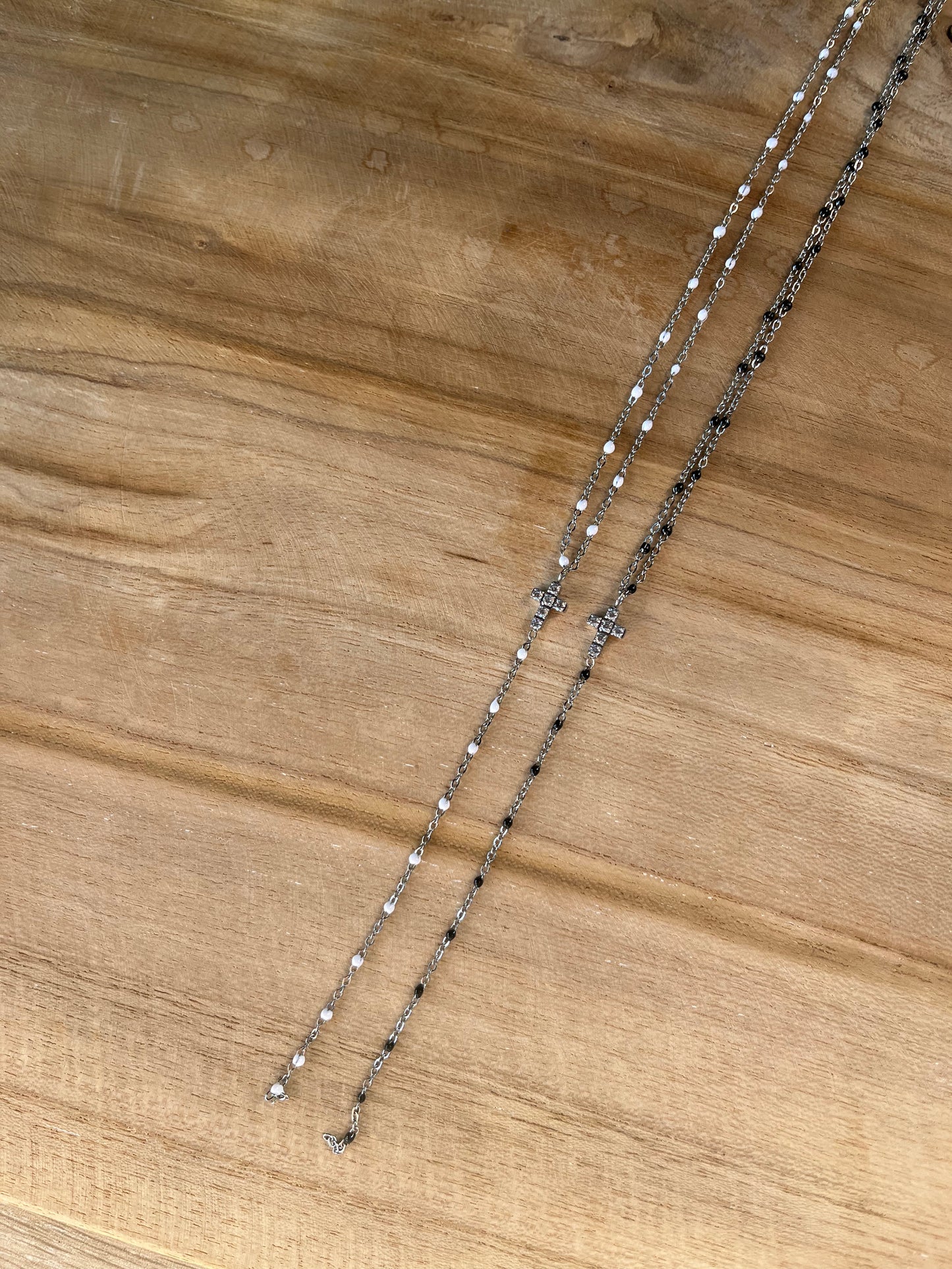 Collier croix strass ( collection limité e) argenté ou doré