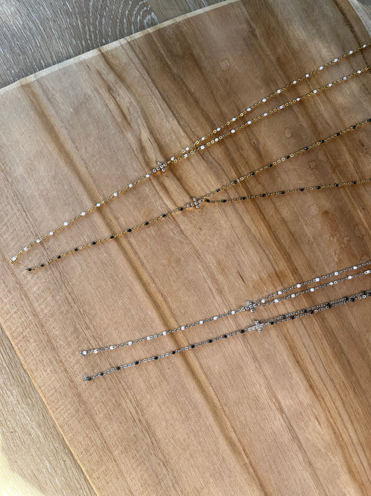 Collier croix strass ( collection limité e) argenté ou doré