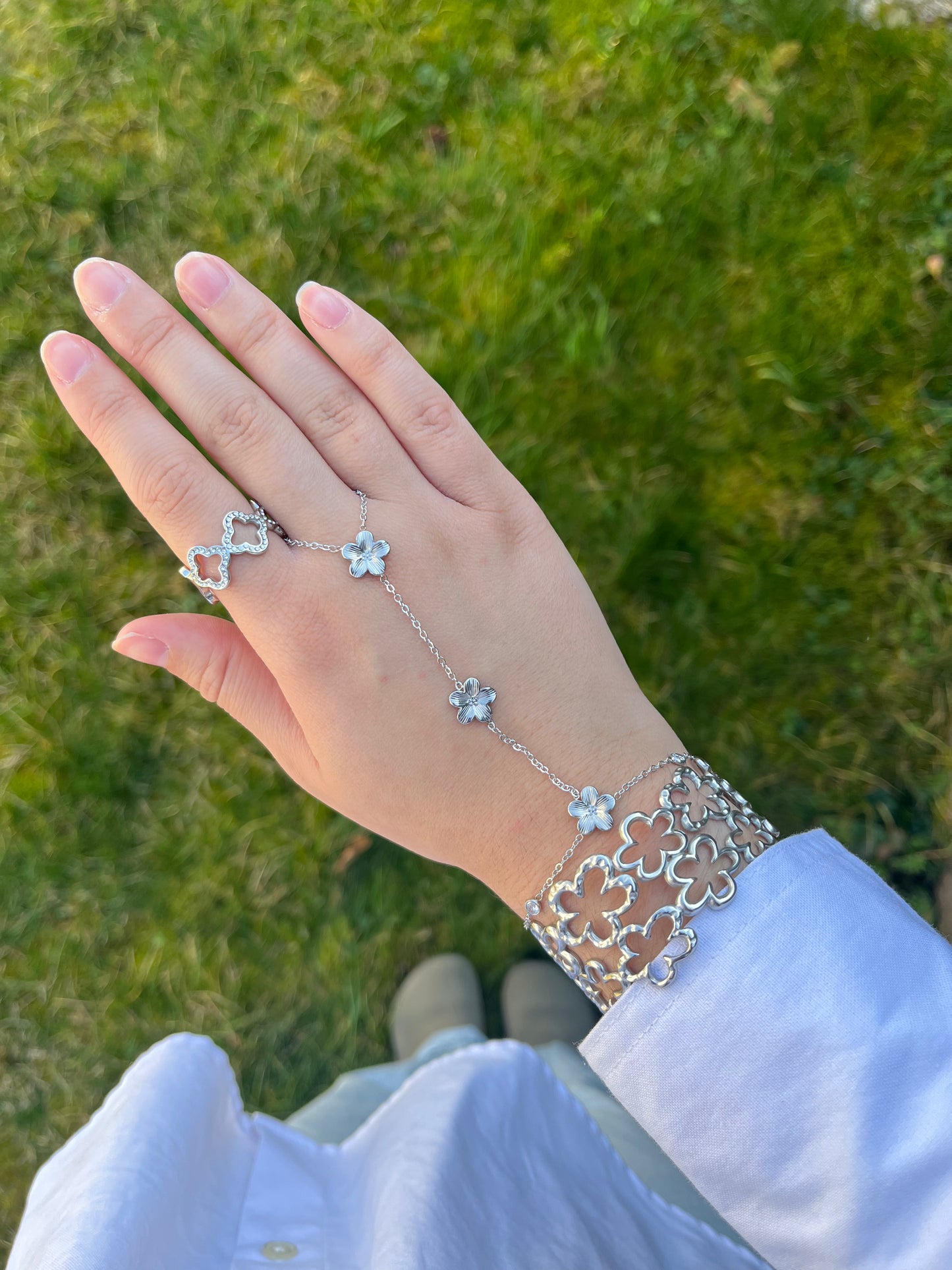 Chaîne de main FLORA acier inoxydable argenté ou doré